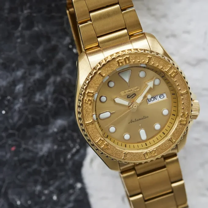 SRPE74 Seria 5 Sports SKX SRPE74 Seria 5 Sports SKX